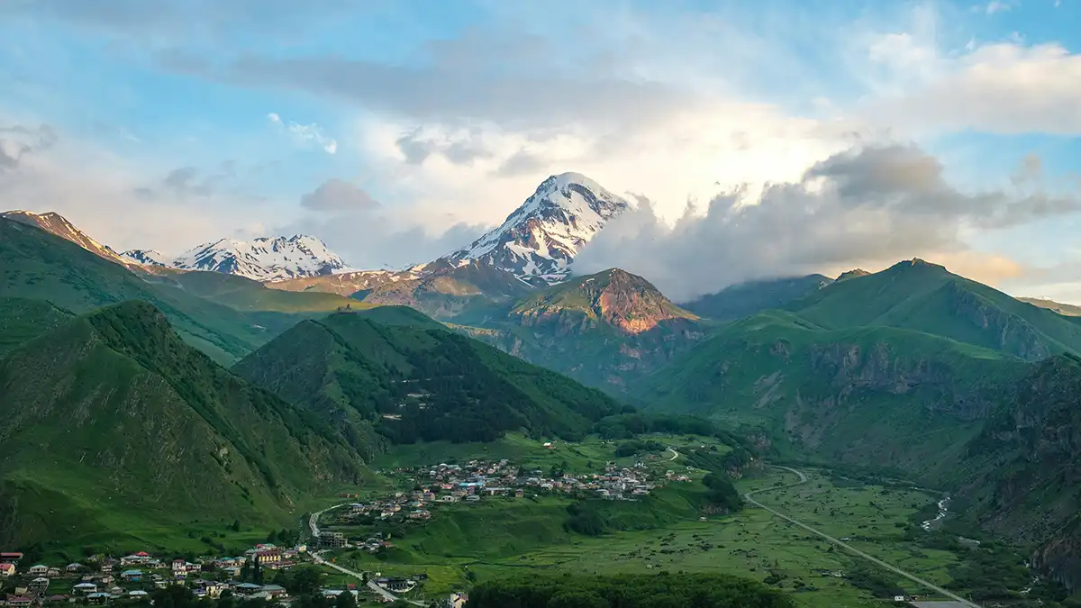 Illustrated cover for Itinerario de 7 días por Georgia: una semana entre Tiflis, Kazbegi y Kakheti