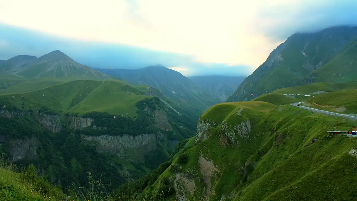 Carretera Militar de Georgia entre Tiflis y Kazbegi