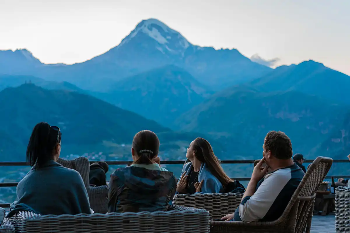 Alojamiento con vistas a la montaña en Stepantsminda, Kazbegi, Georgia