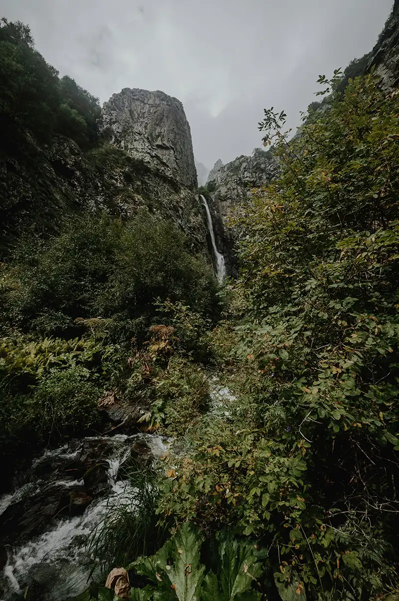 Cascada de Gveleti, cerca de Kazbegi, Georgia