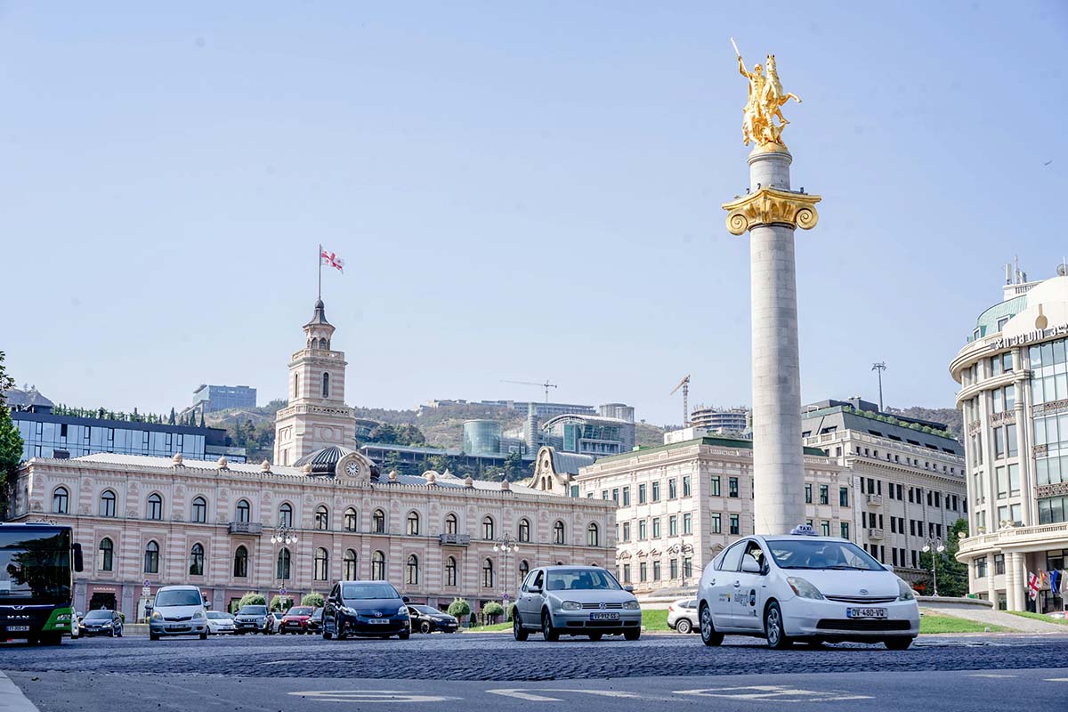 Plaza de la Libertad al comienzo de la avenida Rustaveli, en el centro de Tiflis