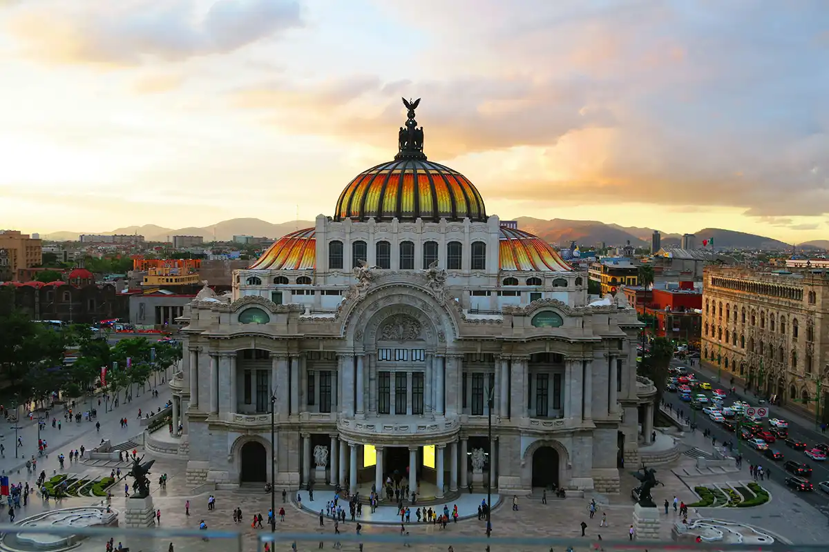 Illustrated cover for Palacio de Bellas Artes en Ciudad de México: guía práctica para visitarlo