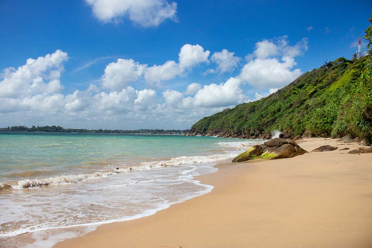 La playa de Unawatuna, cerca de Galle, en la costa sur de Sri Lanka