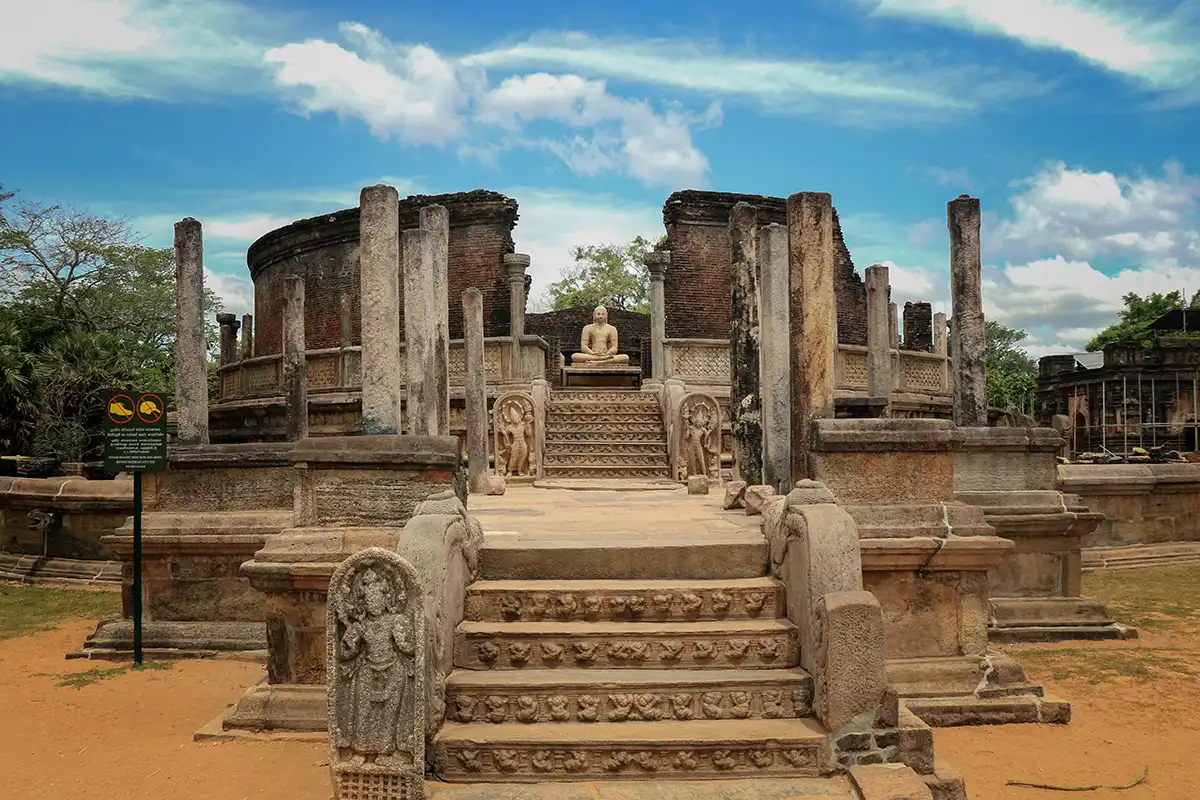 Ruinas de la antigua ciudad de Polonnaruwa Vatadage en Sri Lanka