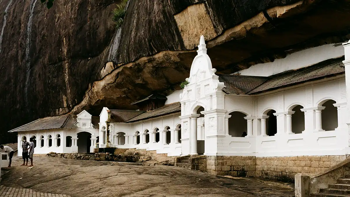 El templo rupestre de Dambulla en una ruta de mochilero por Sri Lanka