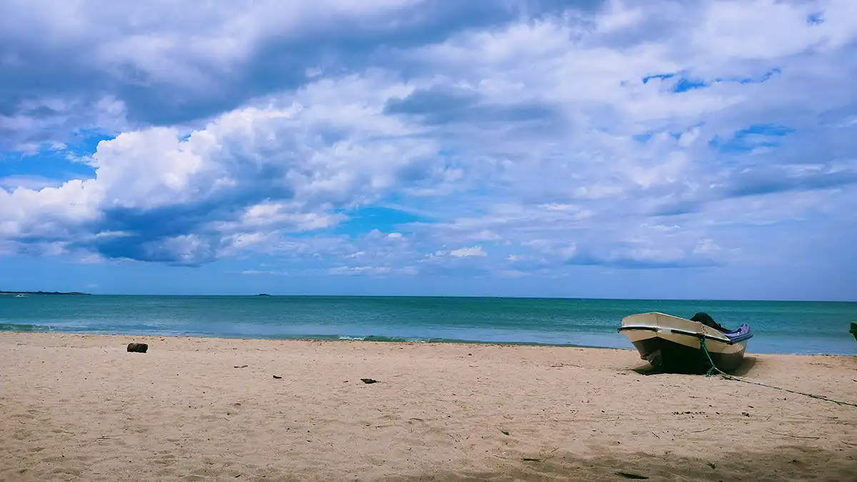 La playa de Nilaveli, cerca de Trincomalee, en una ruta por la costa este de Sri Lanka