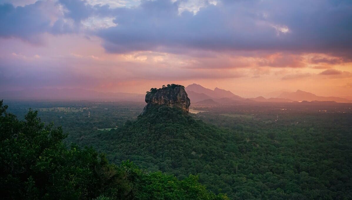 Illustrated cover for Itinerario de 7 días por Sri Lanka: ruta de una semana